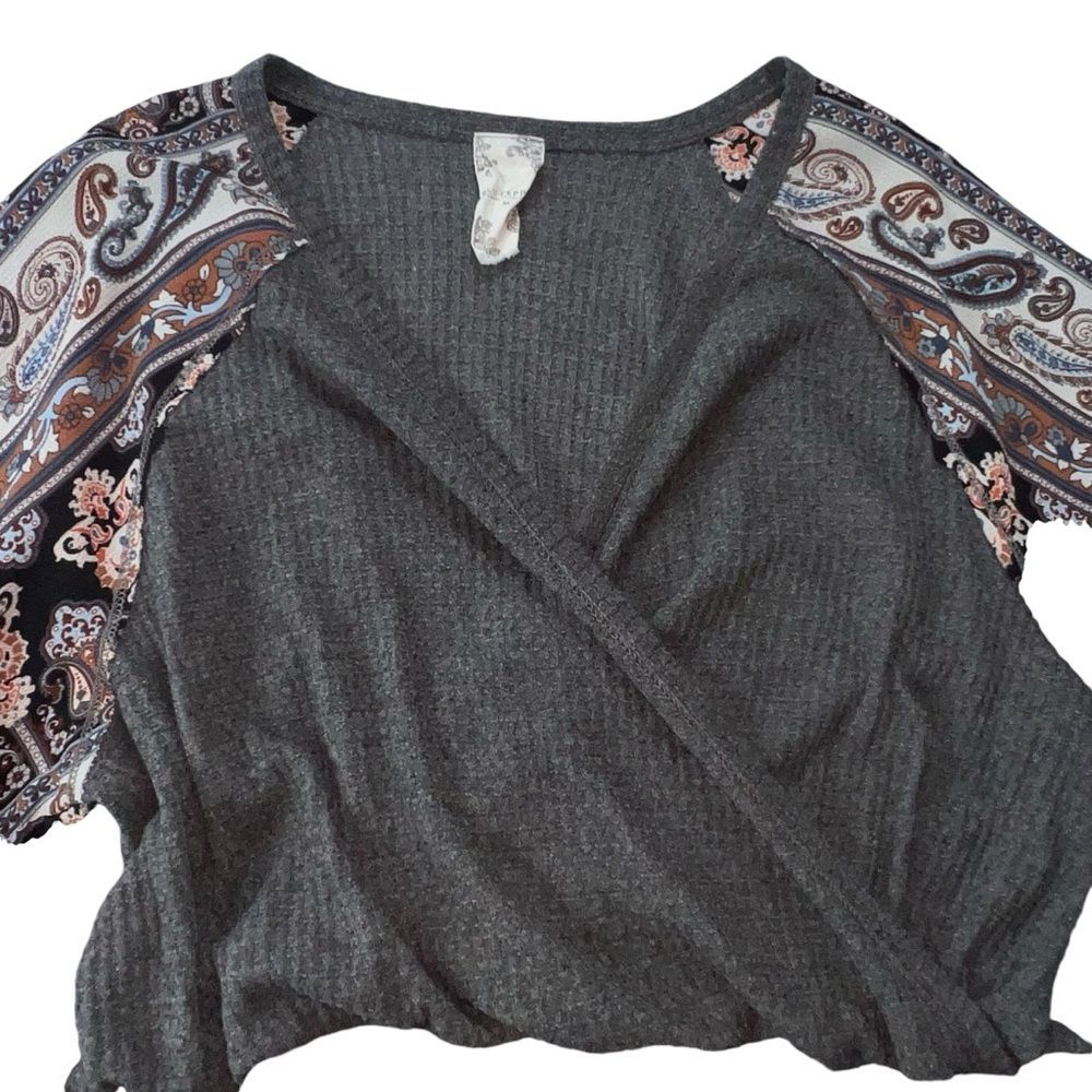 Blu Pepper Faux Wrap Pullover Shirt Medium Long Sleeves Paisley - Picture 4 of 9